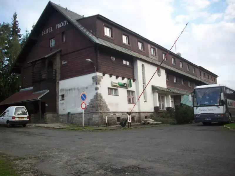 Hotel Maxov